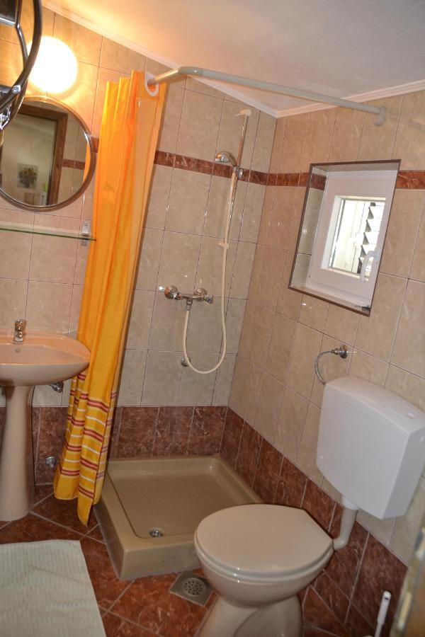 Apartments By The Sea Kustici, Pag - 6335 Zubovići Exteriér fotografie