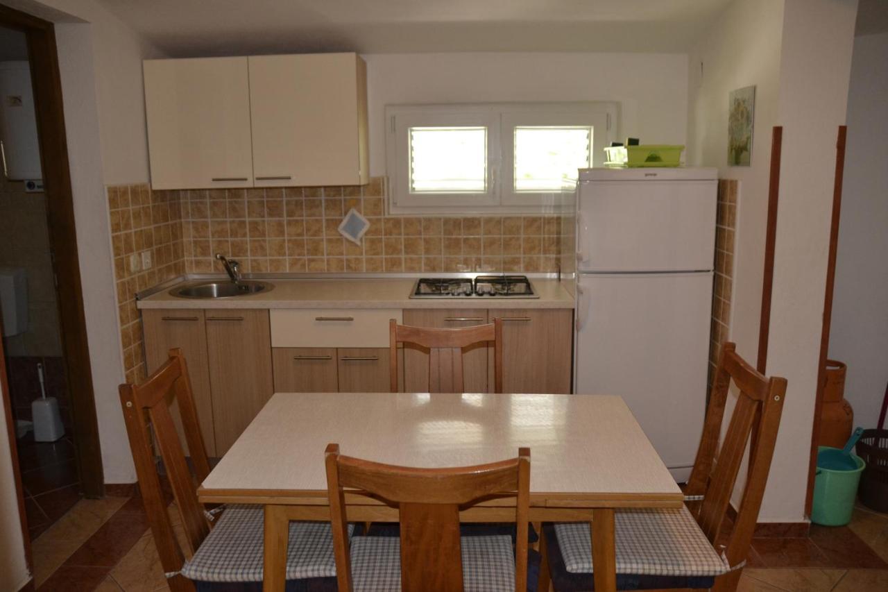 Apartments By The Sea Kustici, Pag - 6335 Zubovići Exteriér fotografie